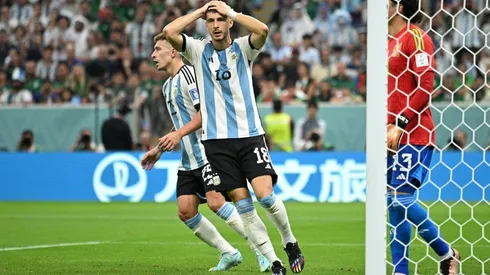 Guido Rodríguez tras una oportunidad desperdiciada ante Guillermo Ochoa.