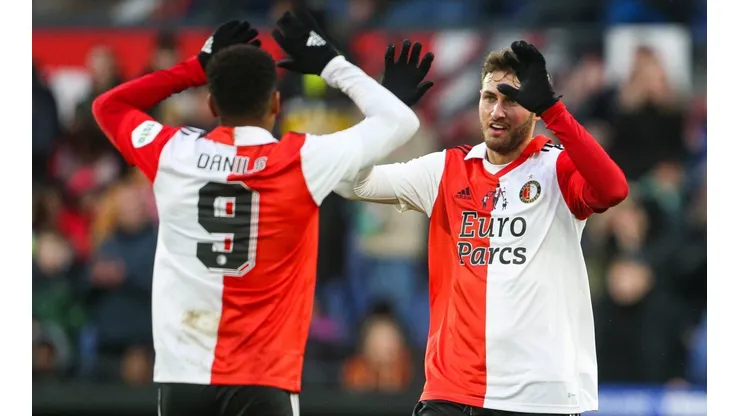 Santi Giménez dio dos asistencias en la victoria del Feyenoord