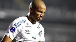 El ex-Rayados Carlos Sánchez fue apartado en Santos por problemas cardiacos