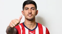 Víctor Guzmán ya posó con el uniforme rojiblanco.