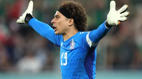 Guillermo Ochoa en el partido México contra Polonia en Qatar 2022.