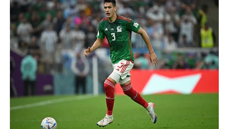 César Montes tuvo un buen rendimiento en Qatar