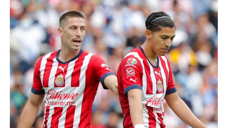 ¿Se va un delantero de las Chivas?