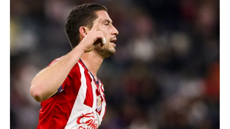 Santiago Ormeño fue clave en la goleada de Chivas