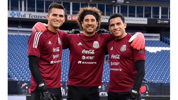 Sebastián Jurado, Guillermo Ochoa y Luis Malagón en una concentración de la selección mexicana.