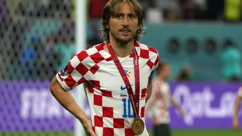 Luka Modric con la medalla de tercer lugar en el Mundial Qatar 2022.