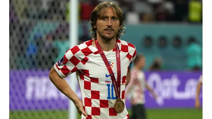Luka Modric con la medalla de tercer lugar en el Mundial Qatar 2022.