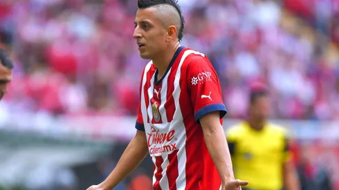 Roberto Alvarado es baja en Chivas