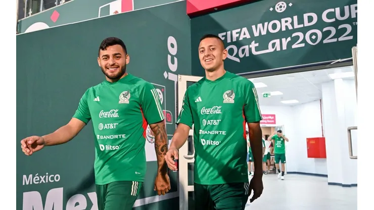 Alexis Vega y Roberto Alvarado en el estadio Al Khor, en Doha.