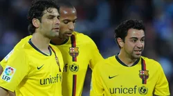 Rafa Márquez y Xavi con Thierry Henry en 2009.