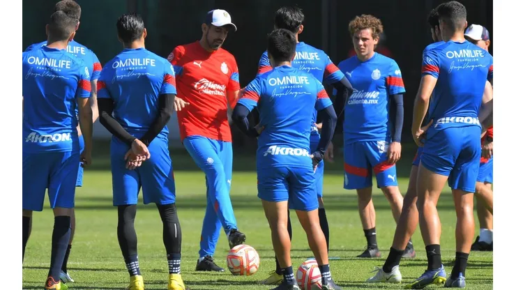 Las Chivas con Veljko Paunovic en la pretemporada para el torneo Clausura 2023.