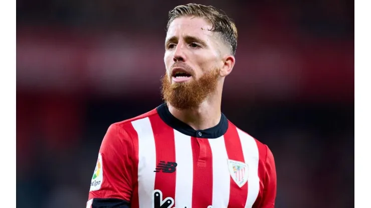 Iker Muniain se rindió ante Chicharito Hernández.