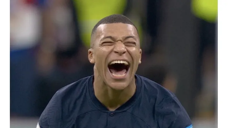 Kylian Mbappé en el penal de Harry Kane 2022