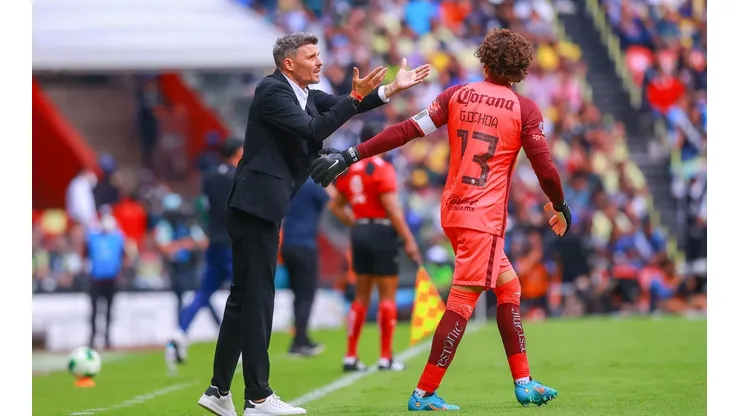 Ortiz habló sobre la continuidad de Guillermo Ochoa.