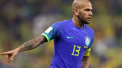 Dani Alves en el partido de la selección brasileña contra Camerún.