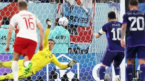 Messi pierde un penalti contra Polonia.