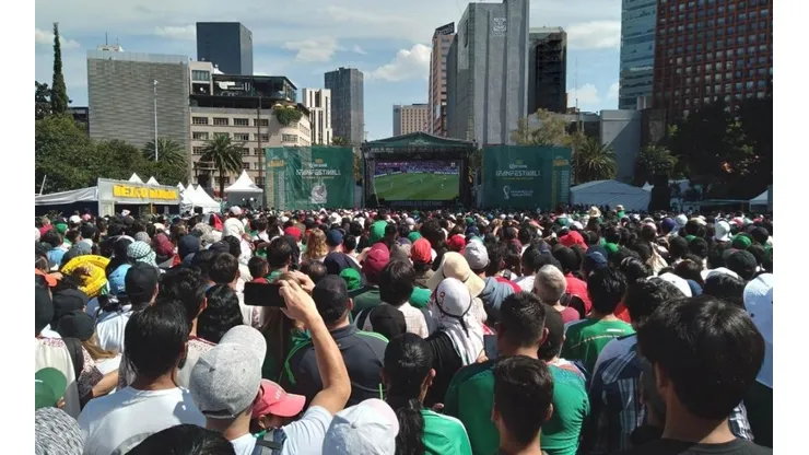 Aficionados mexicanos en el FIFA Fan Fest de CDMX (Foto: Bolavip México)