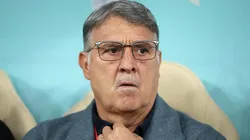 El curiosamente feliz abrazo de Tata Martino y Lionel Scaloni rumbo a los vestuarios