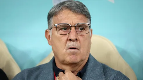 El curiosamente feliz abrazo de Tata Martino y Lionel Scaloni rumbo a los vestuarios