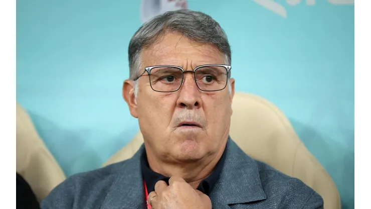 El curiosamente feliz abrazo de Tata Martino y Lionel Scaloni rumbo a los vestuarios