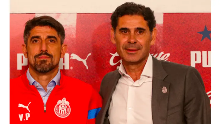 Fernando Hierro en la presentación de Veljko Paunovic como director técnico de Chivas.