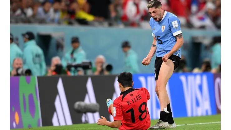 Una barrida de Federico Valverde ante Kangin Lee.