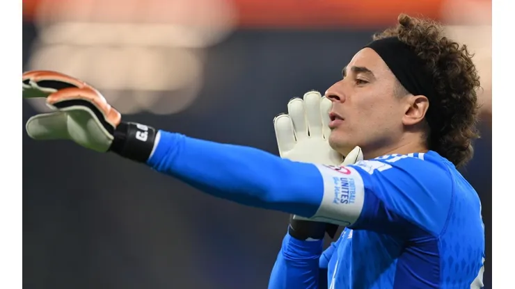 Memo Ochoa confesó el secreto para atajar el penal a Robert Lewandowski
