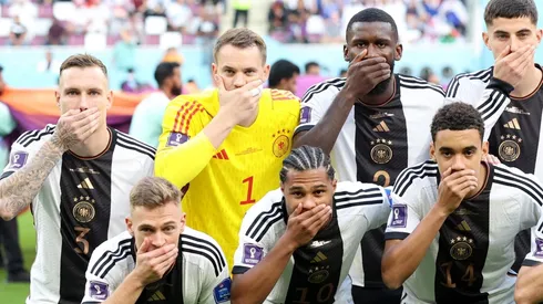¿Por qué los jugadores de Alemania se taparon la boca en la foto?