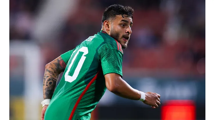Prensa internacional se rinde a los pies de Alexis Vega