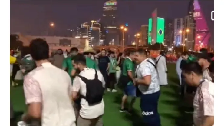 Mexicanos bailan el Payaso del Rodeo en Qatar 2022