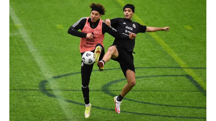 Ochoa y Jiménez en un entrenamiento con la Selección Mexicana.