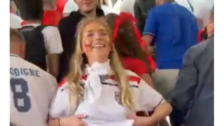 ¿Aficionada es arrestada por alzarse playera en Qatar 2022?