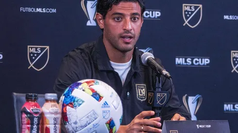 Carlos Vela en una conferencia de prensa en la MLS.