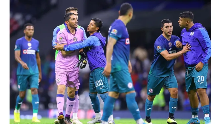 Cruz Azul quiere deshacer de un jugador.