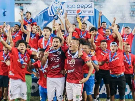Ex Cruz Azul, América y Santos festejó el título de campeón en El Salvador