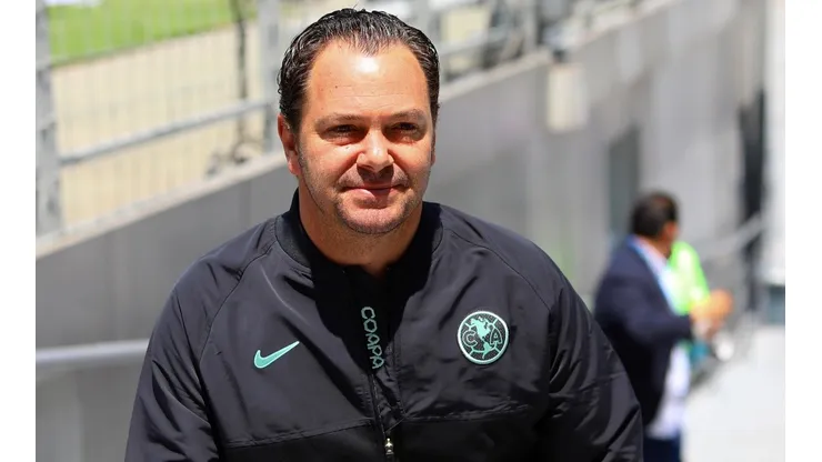 ¿Santiago Baños se va de América?