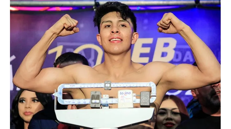 Jaime Munguia tundió a Golden Boy Pormotion y Zanfer Boxing.