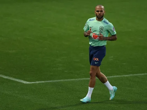 Da la vuelta al mundo terrible patada de Dani Alves con Brasil