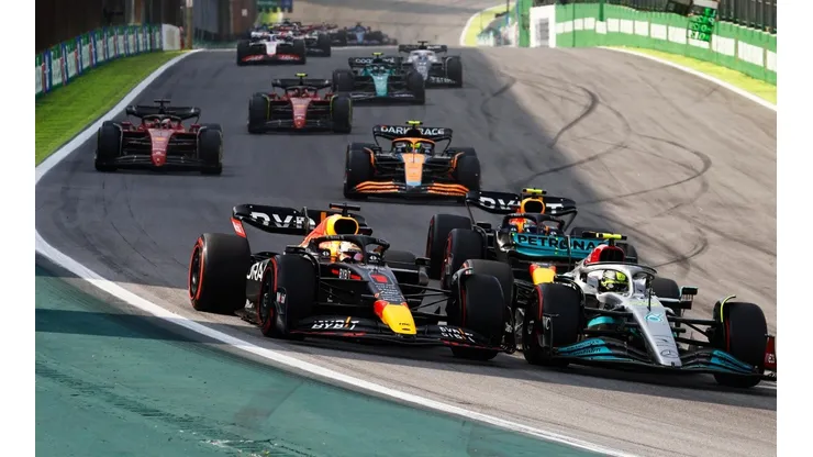 "Es por mi éxito": Hamilton humilló a Verstappen por ser su "objetivo"