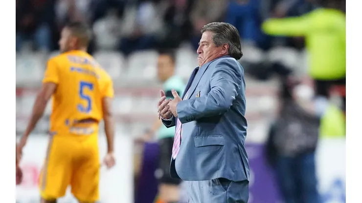 Pachuca, Hidalgo, 16 de octubre de 2022. Miguel Herrera, Director Tecnico, durante el partido de vuelta de los Cuartos de Final del torneo Apertura 2022 de la Liga BBVA MX, entre los Tuzos del Pachuca y los Tigres de la UANL, celebrado en el estadio Hidalgo. Foto: Imago7/ Rafael Vadillo