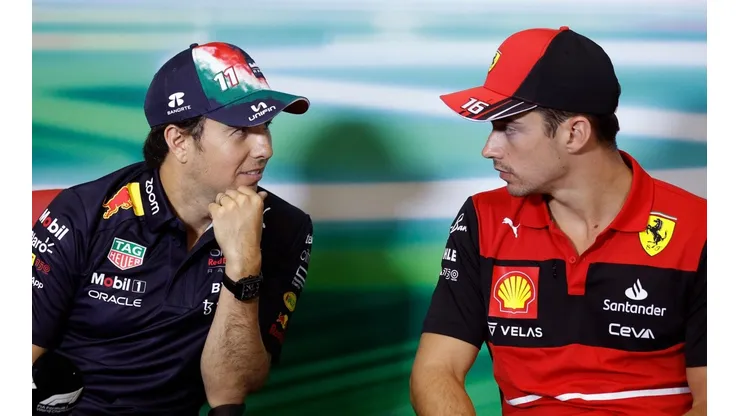 Sergio Pérez y Charles Leclerc luchan por el segundo puesto.