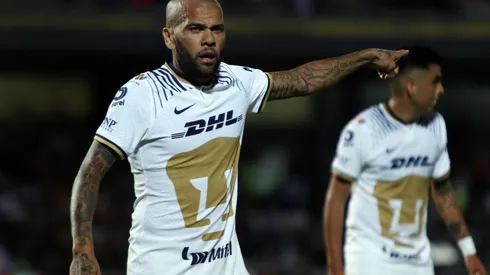 Dani Alves con los Pumas en el torneo Apertura 2022 de la Liga MX.