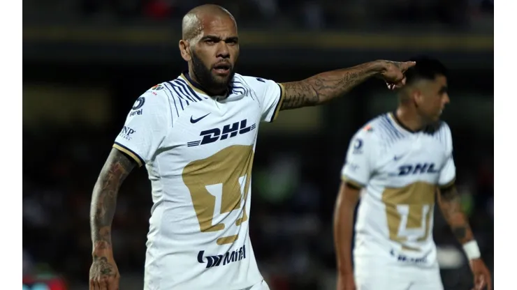 Dani Alves con los Pumas en el torneo Apertura 2022 de la Liga MX.