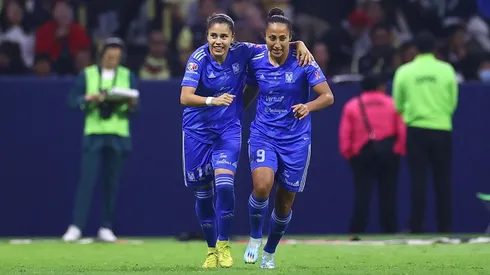 Jacquelin Ovalle y Stephany Mayor celebran la ventaja de las Amazonas.
