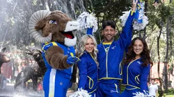 El grupo de animación y la mascota de los LA Rams en la CDMX