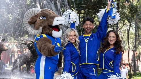 El grupo de animación y la mascota de los LA Rams en la CDMX