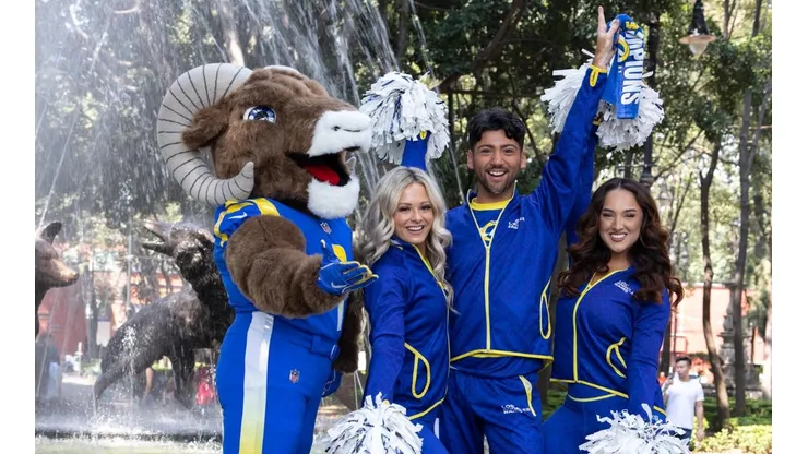 El grupo de animación y la mascota de los LA Rams en la CDMX