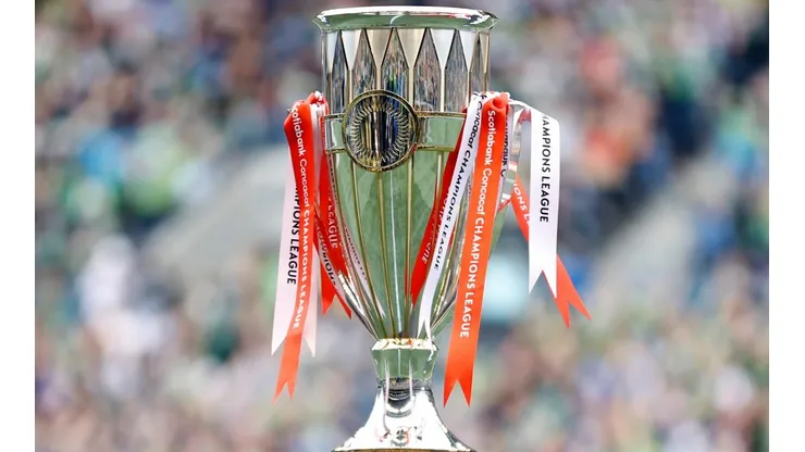 El trofeo de la Concachampions aguardando por un nuevo campeón.
