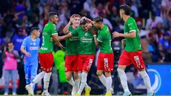CIUDAD DE MEXICO, MEXICO - OCTUBRE 1: Sergio Adrian Flores (C) del Chivas en festejo con sus companeros despues de anotar el primer gol de su equipo durante el juego de la jornada 17 del Torneo Apertura 2022 de la Liga BBVA MX en el Estadio Azteca el 1 de Octubre de 2022 en Ciudad de Mexico, Mexico. (Foto: Mauricio Salas/JAM MEDIA)