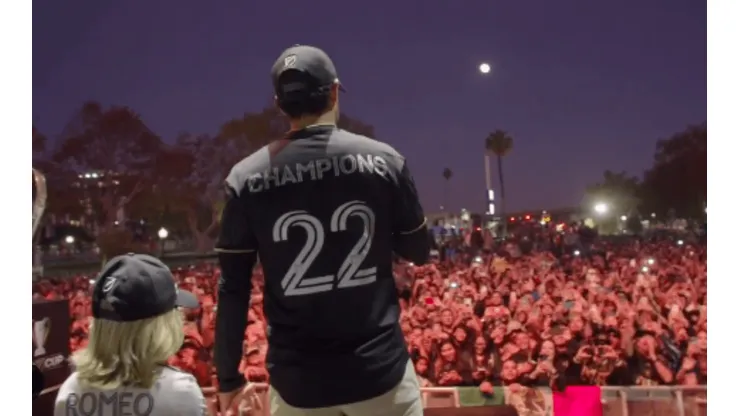 Vela celebró junto a la afición de Los Angeles FC